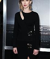 December10-TheMulePremiereLA-0127.jpg