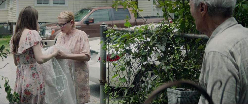Click to view full size image
==============
2018TheMule_Screencaps-0185.jpg 2018TheMule_Screencaps-0185.jpg