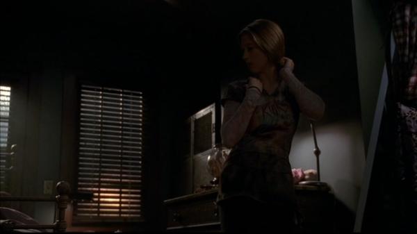 Click to view full size image
==============
1x04-Halloween_Part_1__-0016.jpg 1x04-Halloween_Part_1__-0016.jpg
