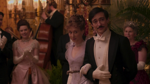 Click to view full size image
==============
The_Gilded_Age_S01E09_Let_The_Tournament_Begin_1080p__7442.jpg The_Gilded_Age_S01E09_Let_The_Tournament_Begin_1080p__7442.jpg
