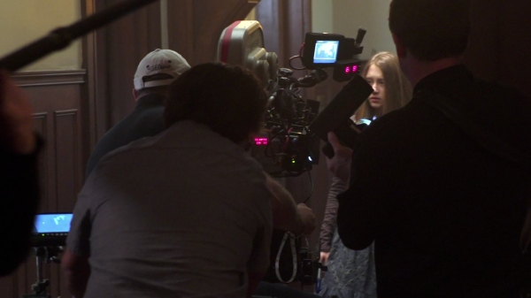 Click to view full size image
==============
BehindFright_TheMakingOfAHS_Featurette_1144.jpg BehindFright_TheMakingOfAHS_Featurette_1144.jpg