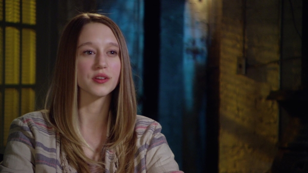 Click to view full size image
==============
BehindFright_TheMakingOfAHS_Featurette_1216.jpg BehindFright_TheMakingOfAHS_Featurette_1216.jpg