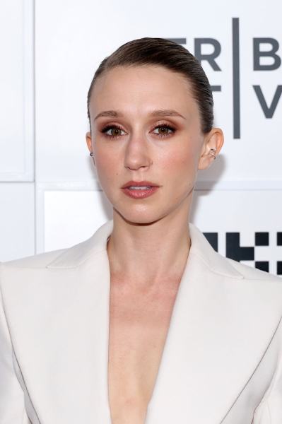 Click to view full size image
==============
TheGildedAge_S3_Premiere_TribecaFF_TFN_28429.jpg TheGildedAge_S3_Premiere_TribecaFF_TFN_28429.jpg