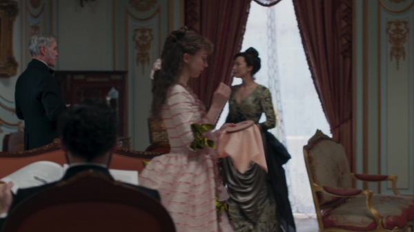 Click to view full size image
==============
The_Gilded_Age_S01E01_Never_The_New_1080p_04637.jpg The_Gilded_Age_S01E01_Never_The_New_1080p_04637.jpg