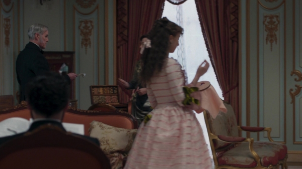 Click to view full size image
==============
The_Gilded_Age_S01E01_Never_The_New_1080p_04638.jpg The_Gilded_Age_S01E01_Never_The_New_1080p_04638.jpg